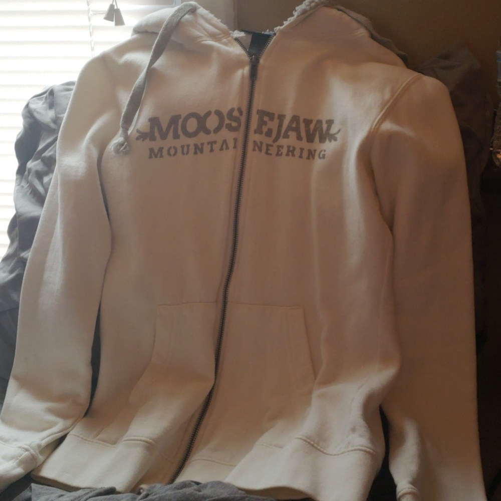 Zip-Up Sweater/Hoodie_Moosejaw
